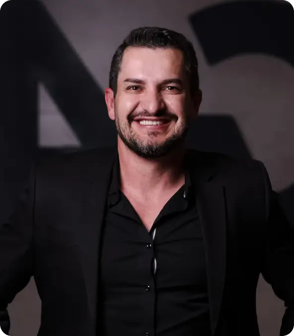 Thiago Gigo - Empresário no Setor Renovável, Psicanalista e Criador do Grupo Solar Tecno
